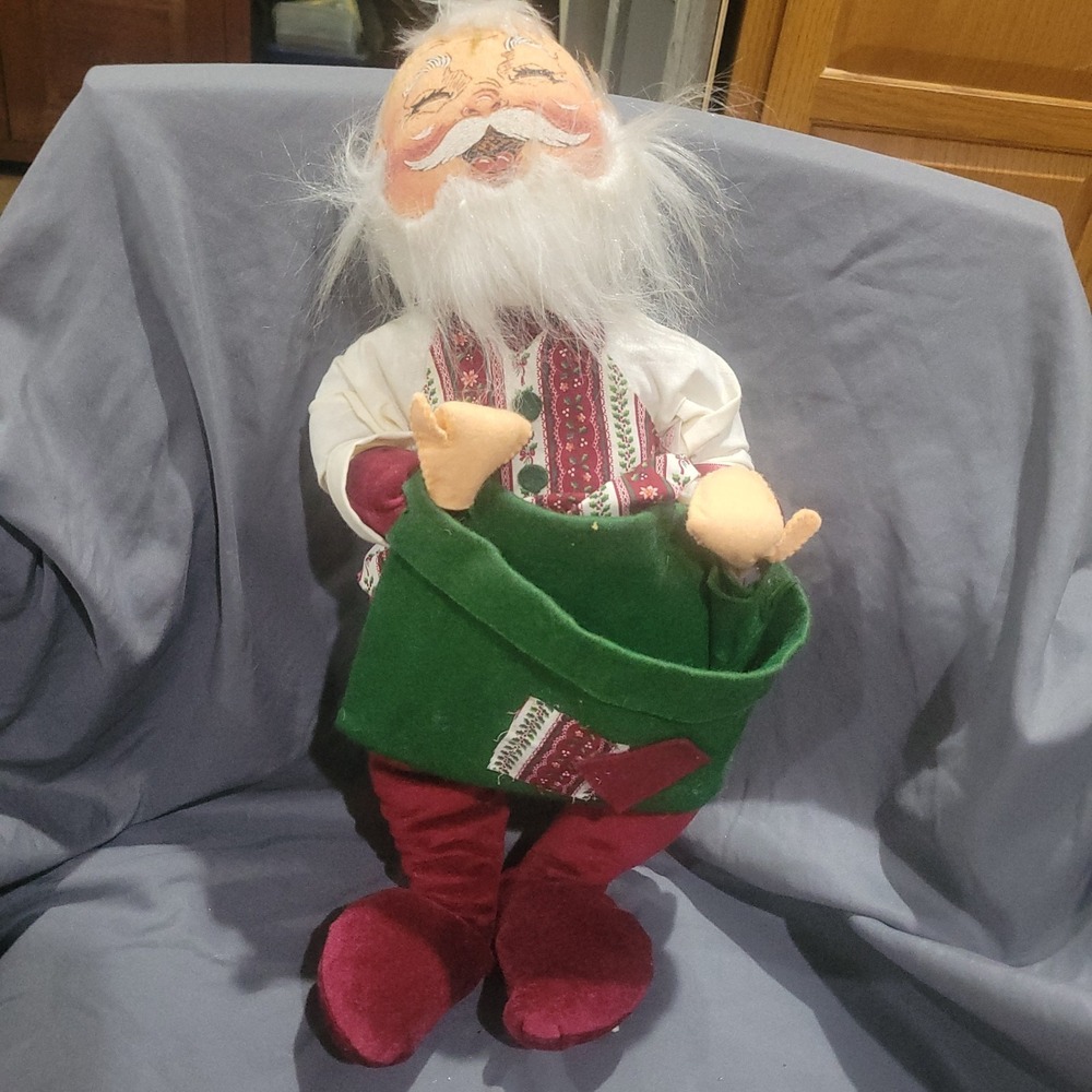 Annalee Doll 18" Christmas SANTA CLAUS Holding Green Bag & Green Base 1981